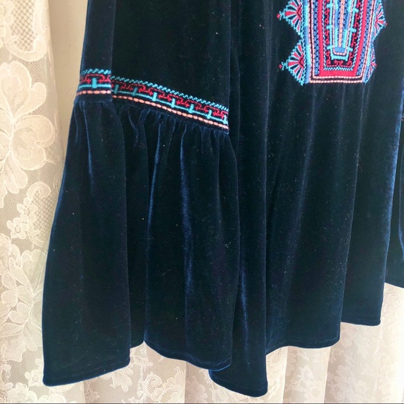 SOLITAIRE * NWT Blue Velvet Embroidered Boho Bell-Sleeve Top - Picture 9 of 11